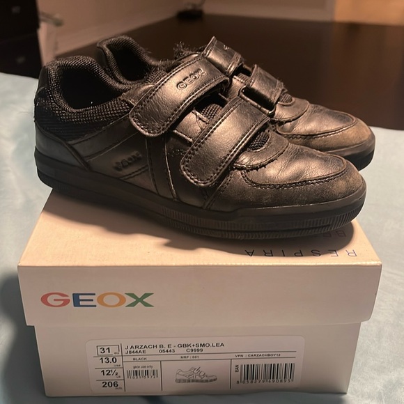 Boys Geox uniform Velcro shoes - Picture 1 of 2